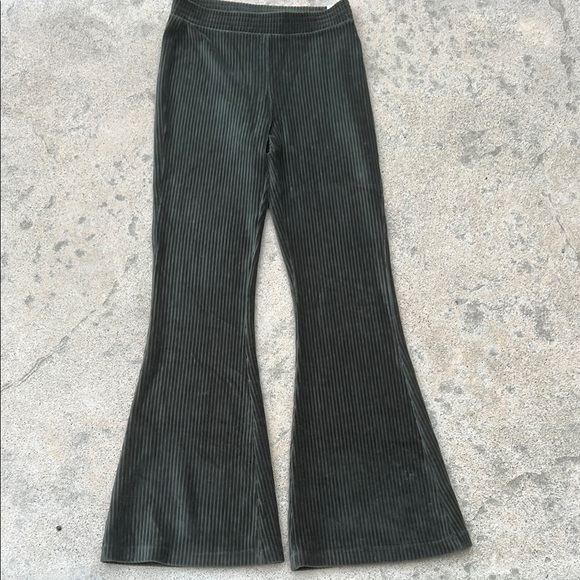 Aerie Ribbed Hi-Rise Flare Leg Olive Green Velour Pant Womens Size M Reg NWT - Picture 2 of 9